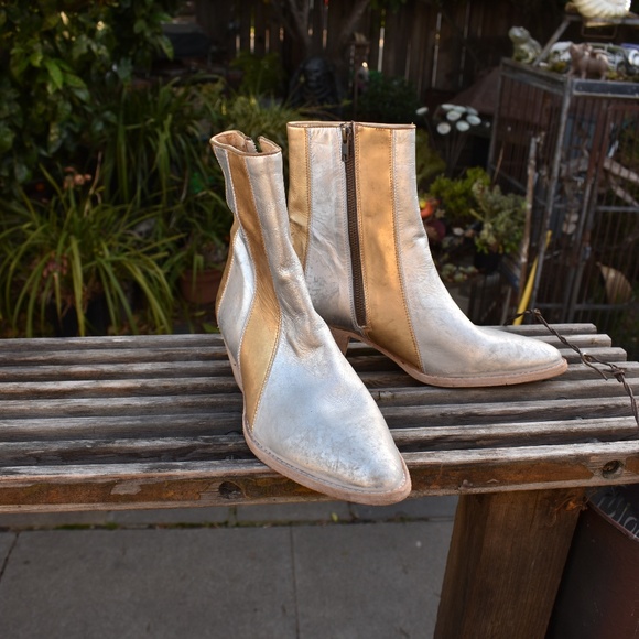 FREE PEOPLE Shoes - FARYLROBIN FREE PEOPLE BOOT GOLD SILVER LEATHER 10